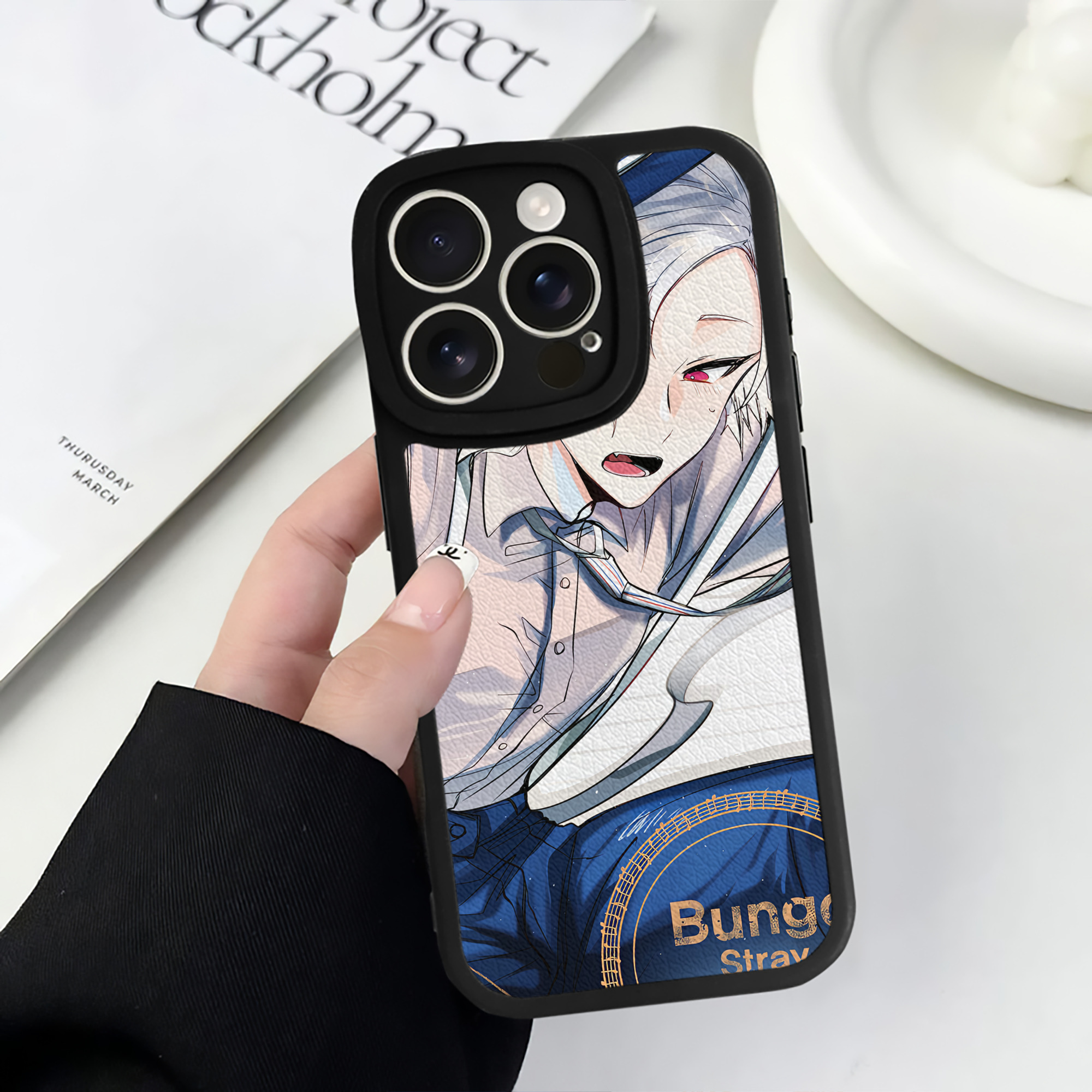（画像用） 文豪ストレイドッグス Bungo Stray Dogs 【iPhone 16シリーズ対応】シリコンスマホケース（レザー調） 材質：シリコン